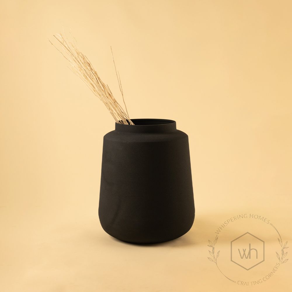 Cove Vase - Black Lifestyle