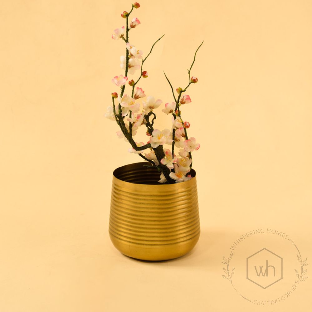 Hymn Vase - Gold Large Lifestyle