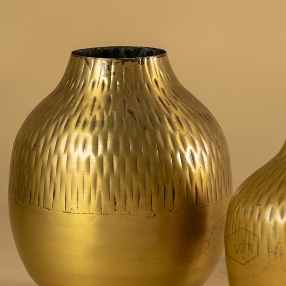 Sindhu Vase - Gold Large Closeup