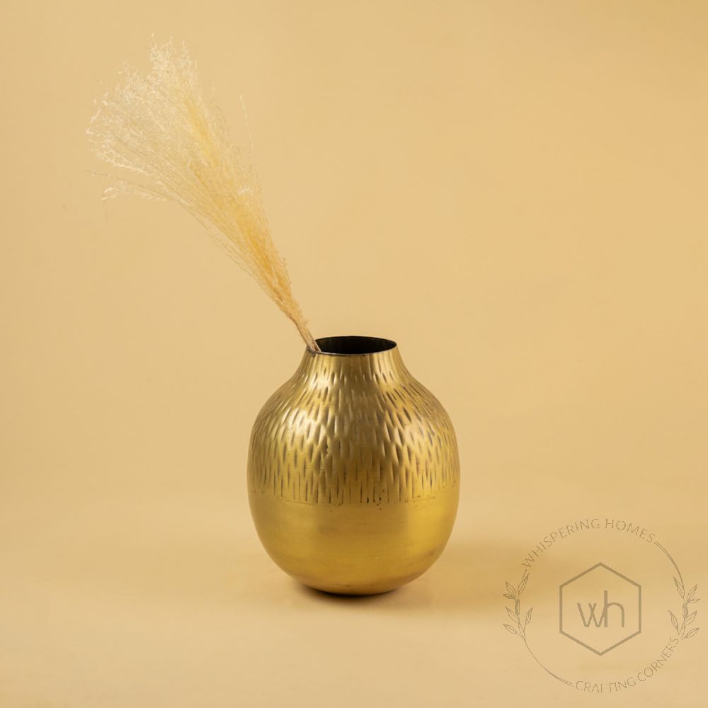 Sindhu Vase - Gold Large Lifestyle