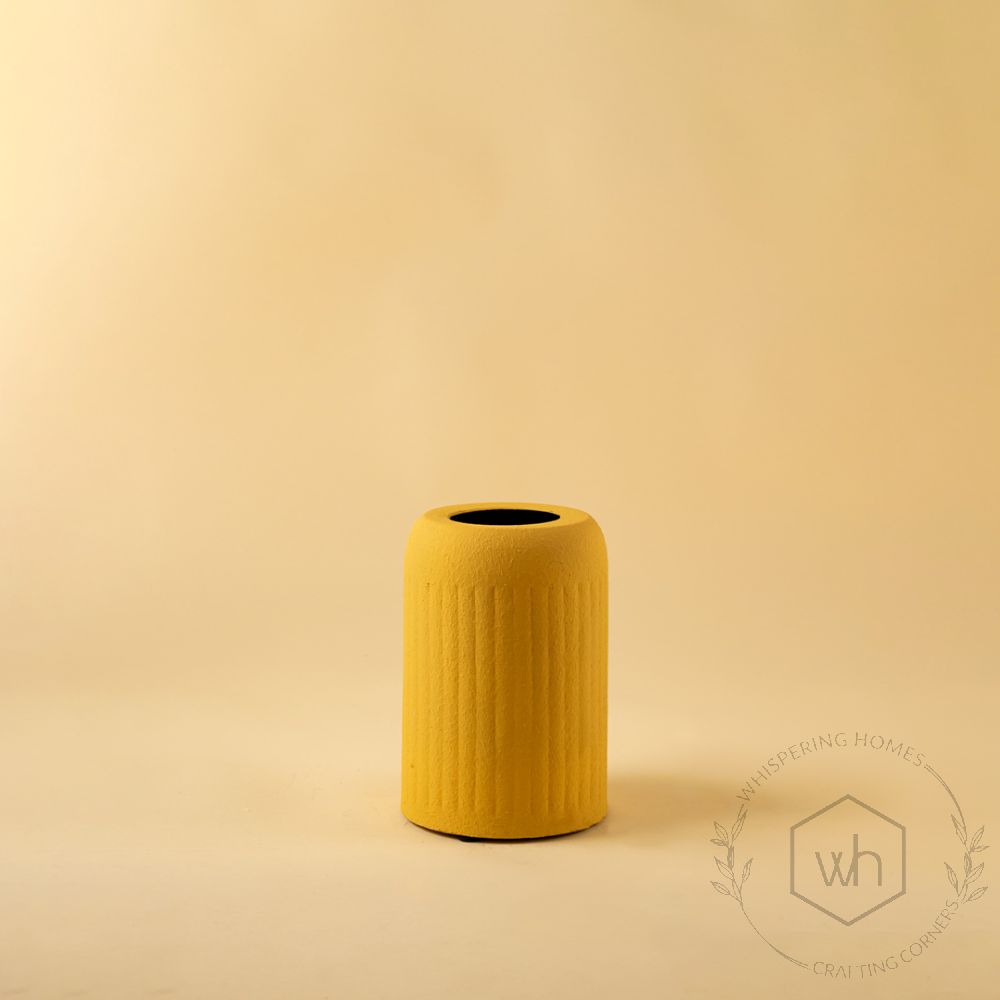 Papier Ridge Vase - Yellow White Background