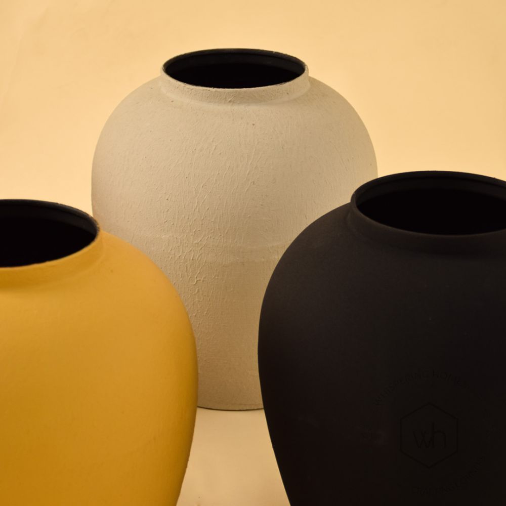 Kumbh Vase - Black Closeup