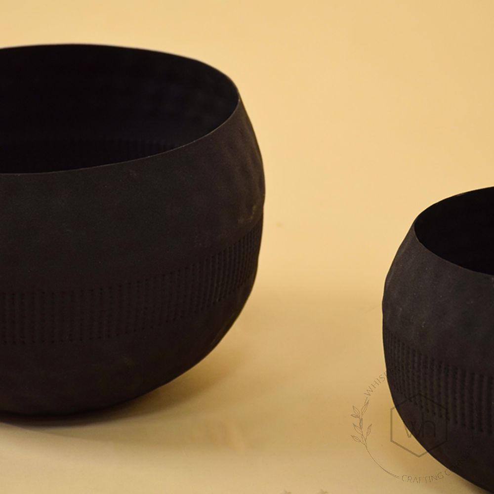 Zarb Vase - Black Small Closeup