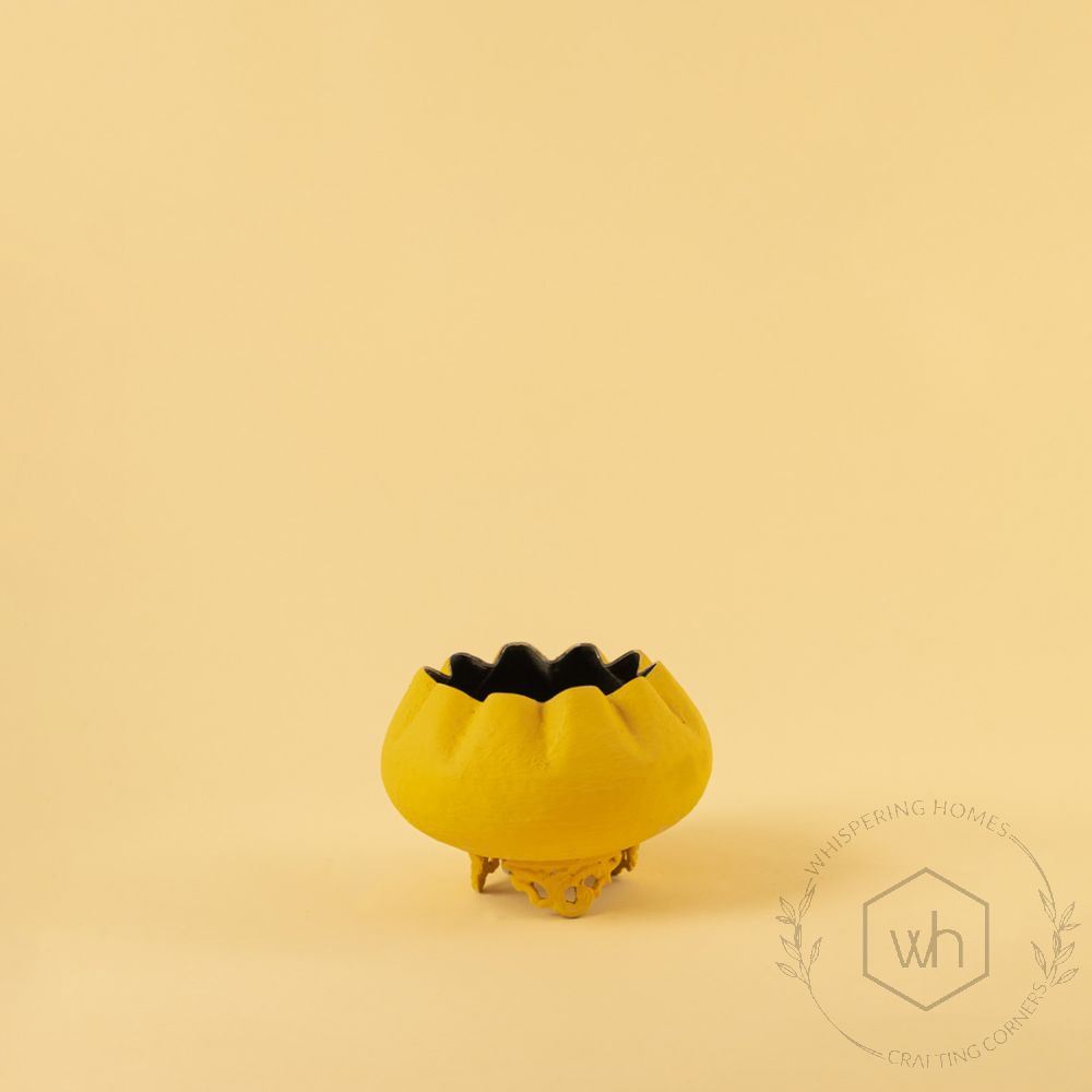 Gul Vase - Yellow Small White Background