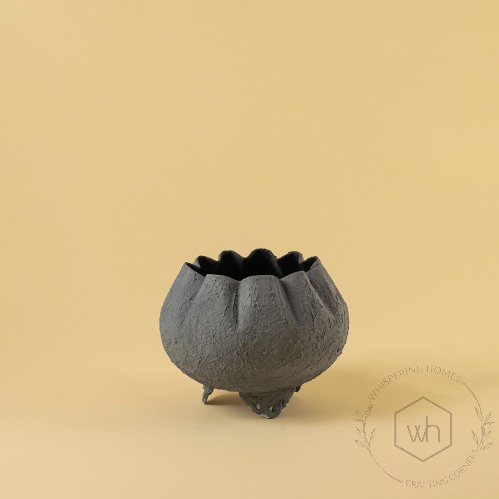 Gul Vase - Dark Grey Medium White Background