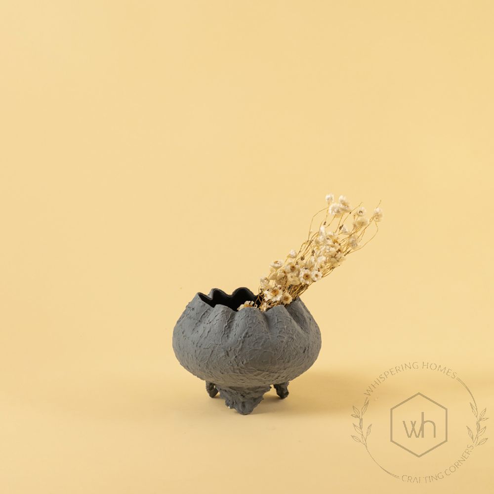 Gul Vase - Dark Grey Small Lifestyle