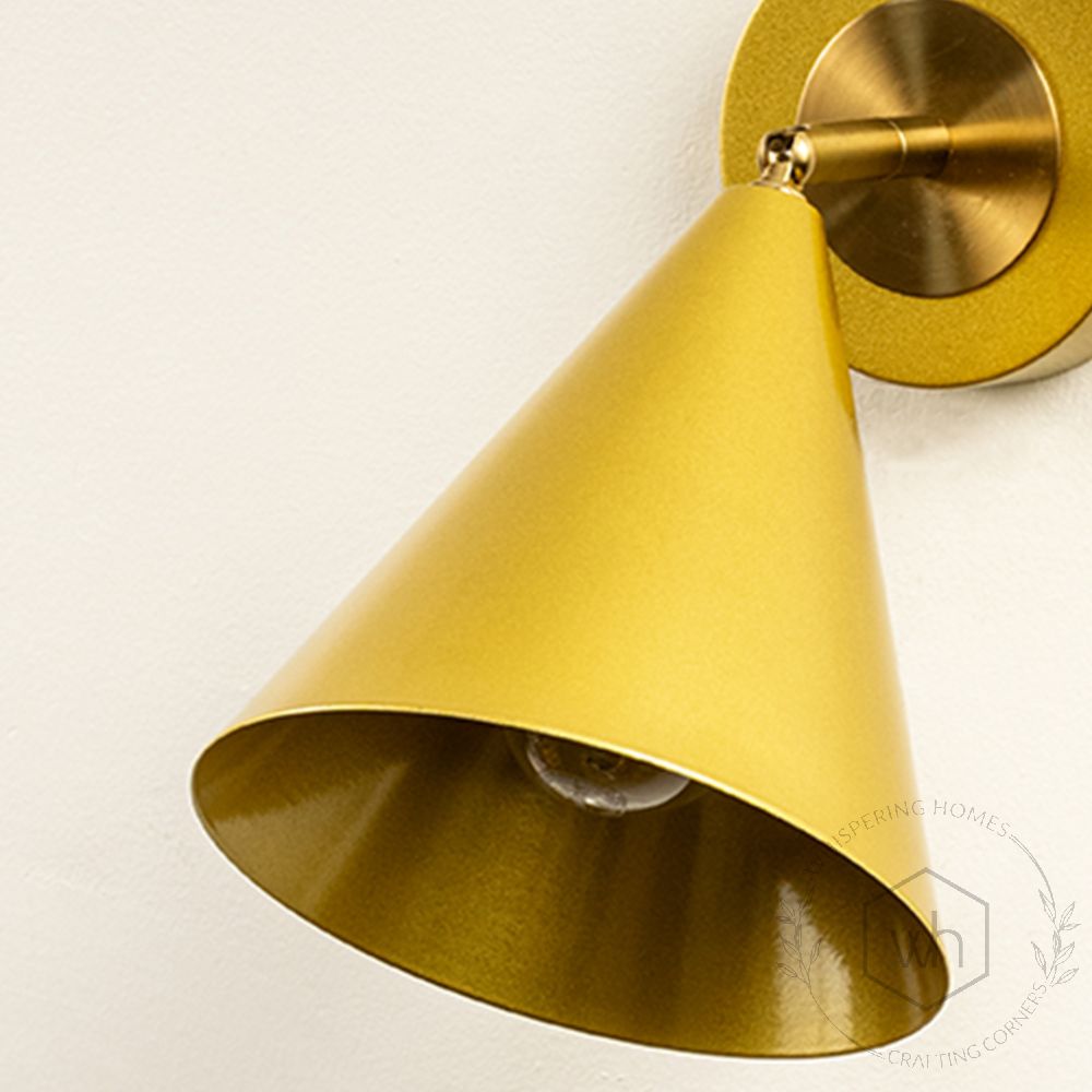 Crick Single Spotlight Gold Closeup