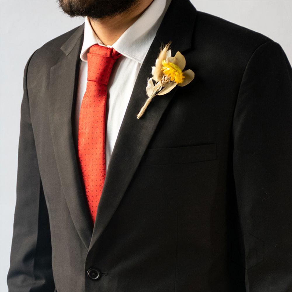 Solsike Boutonniere Black background