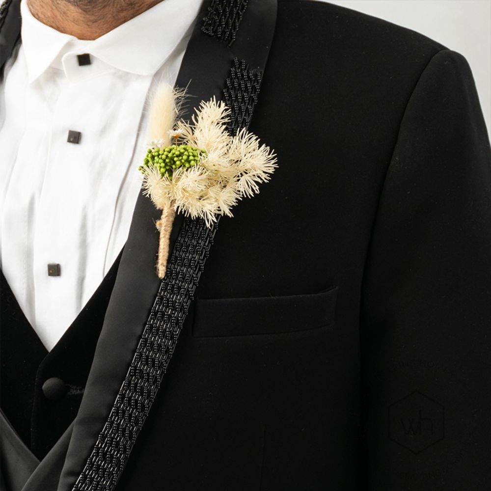 Soraya Boutonniere Black Background