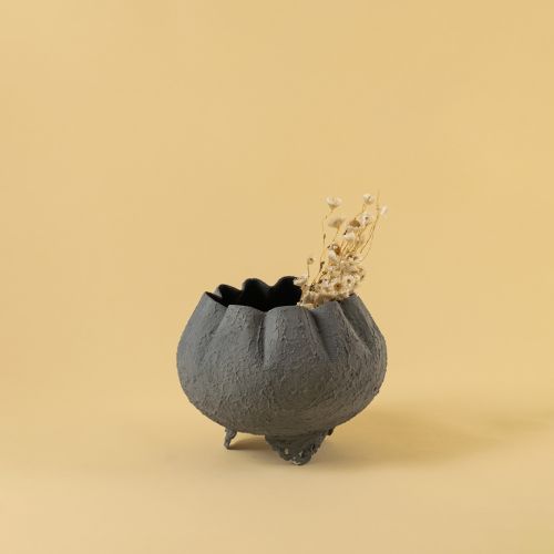 Gul Vase - Dark Grey Medium Lifestyle