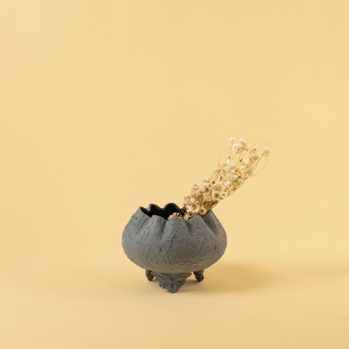 Gul Vase - Dark Grey Small Lifestyle