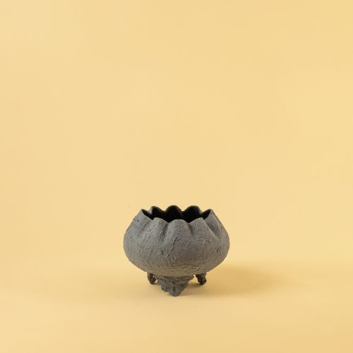 Gul Vase - Dark Grey Small White Background