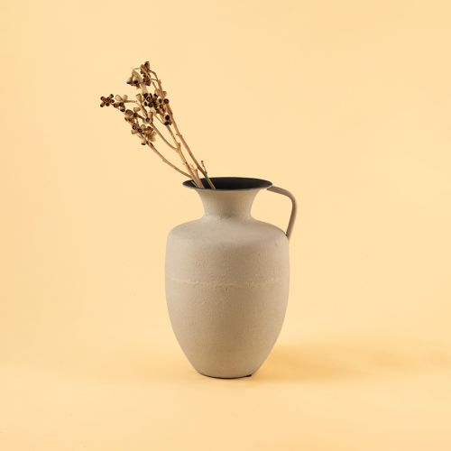 Kāseh Vase - Grey Lifestyle