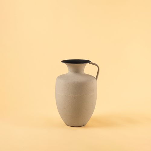 Kāseh Vase - Grey White Background