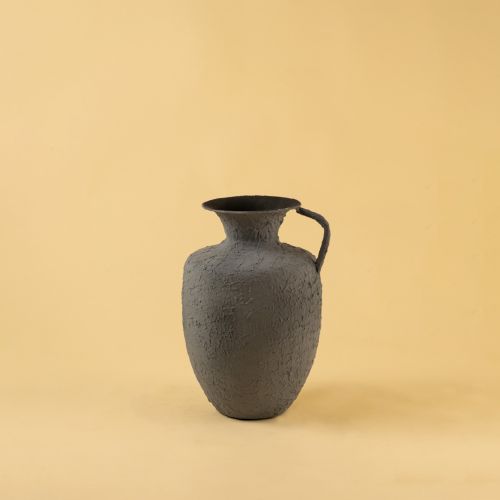 Kāseh Vase - Dark Grey White Background