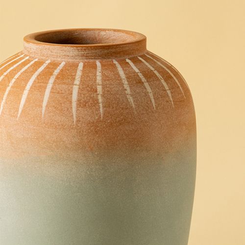 Mud Muse Terracotta Vase Small Closeup 1